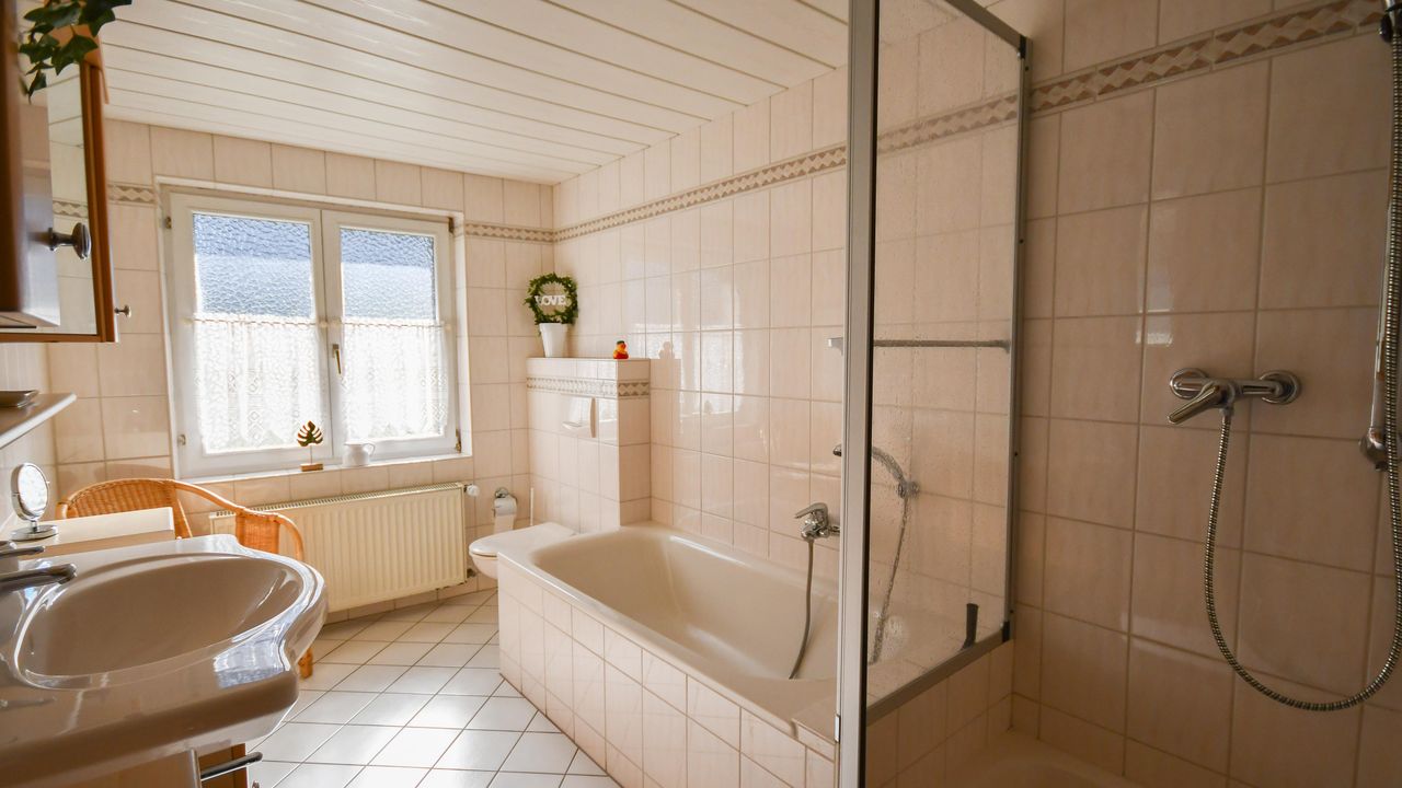 Bad im Erdgeschoss Bad im Erdgeschoss